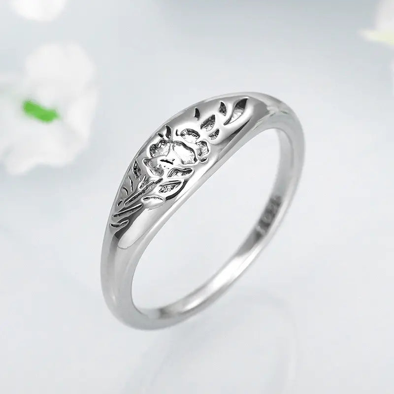 Dainty Flower Design Ring