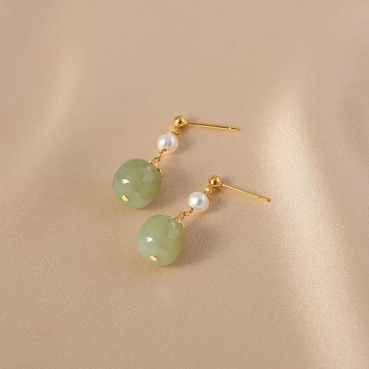 Pendientes de jade y perlas