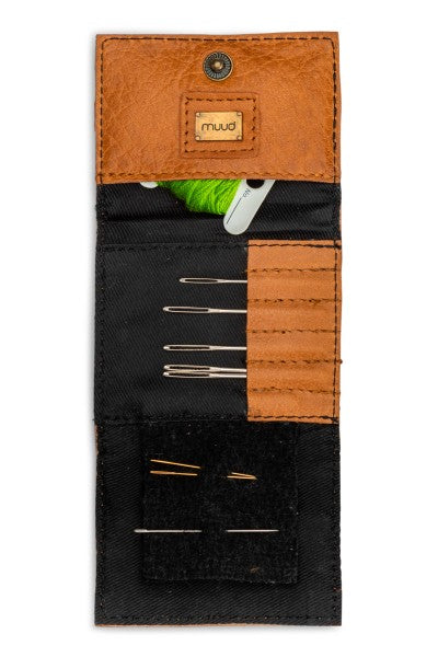 Muud: Carla (Needle Case)