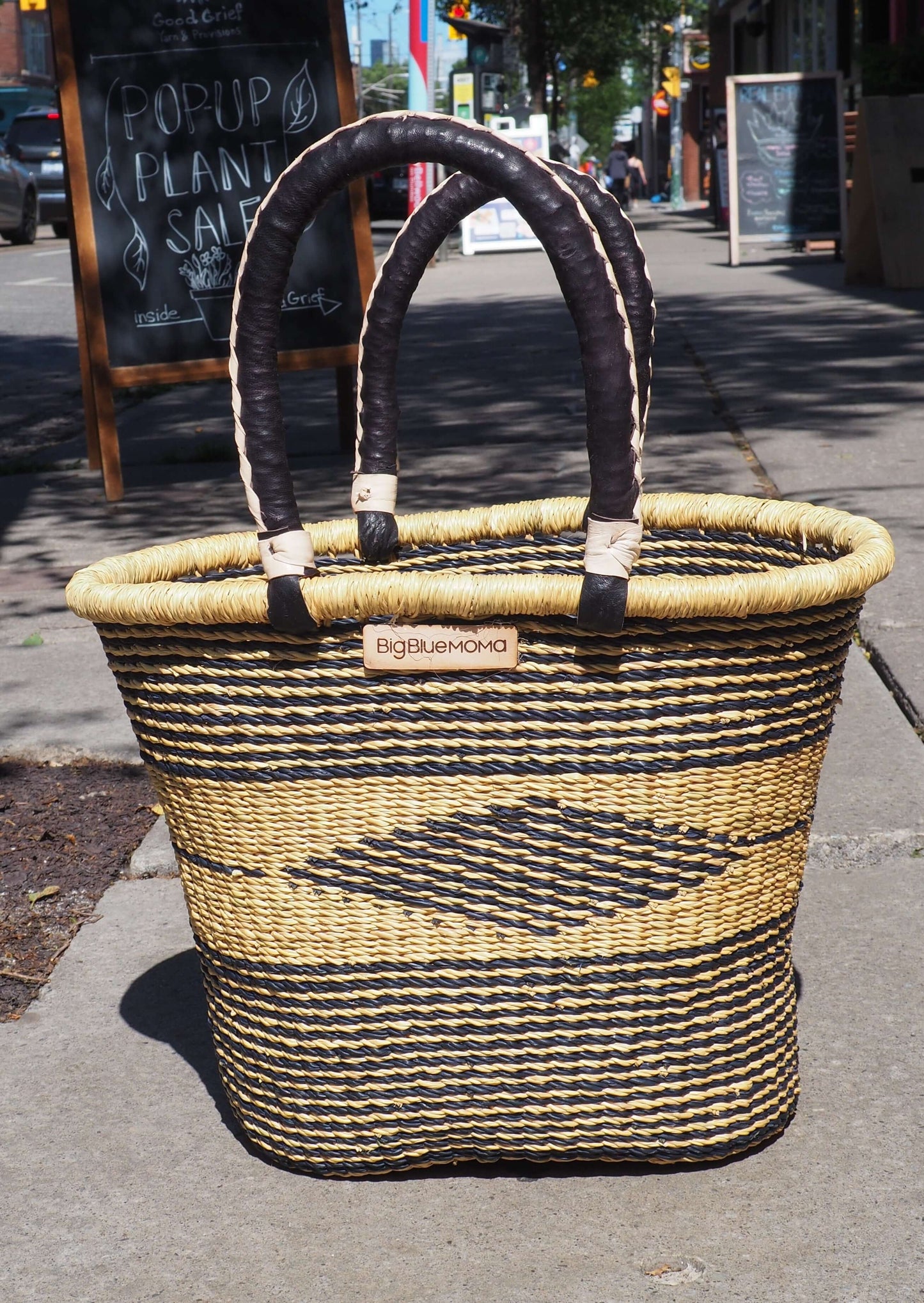 Big Blue Moma: Small Tulip Shape with Handle - Handwoven Baskets from Ghana