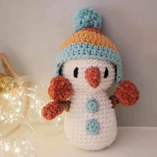 Hoooked: Jingle the Snowman - DIY Crochet Kit